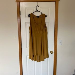 3x High-low sleeveless dress